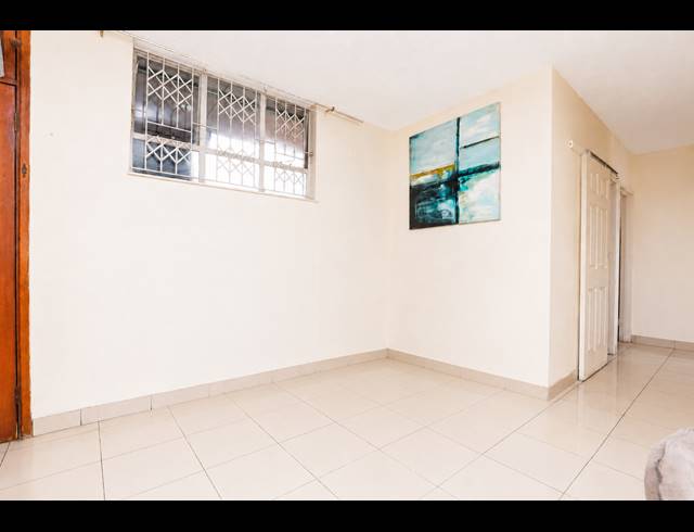 2 BEDROOM APARTMENT FOR SALE IN ESSENWOOD